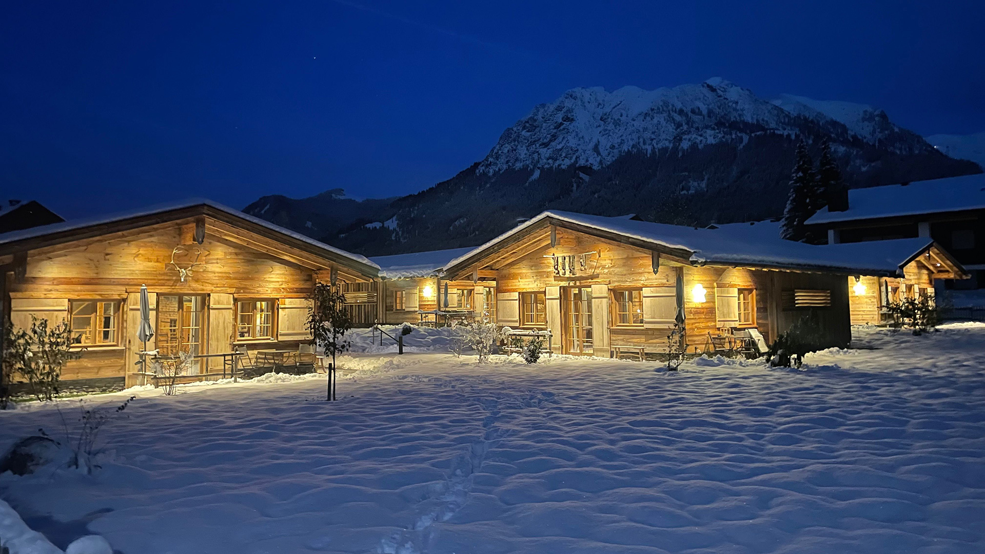 Alpzitt Chalets Winterurlaub Chaletdorf Allgäu Bayern