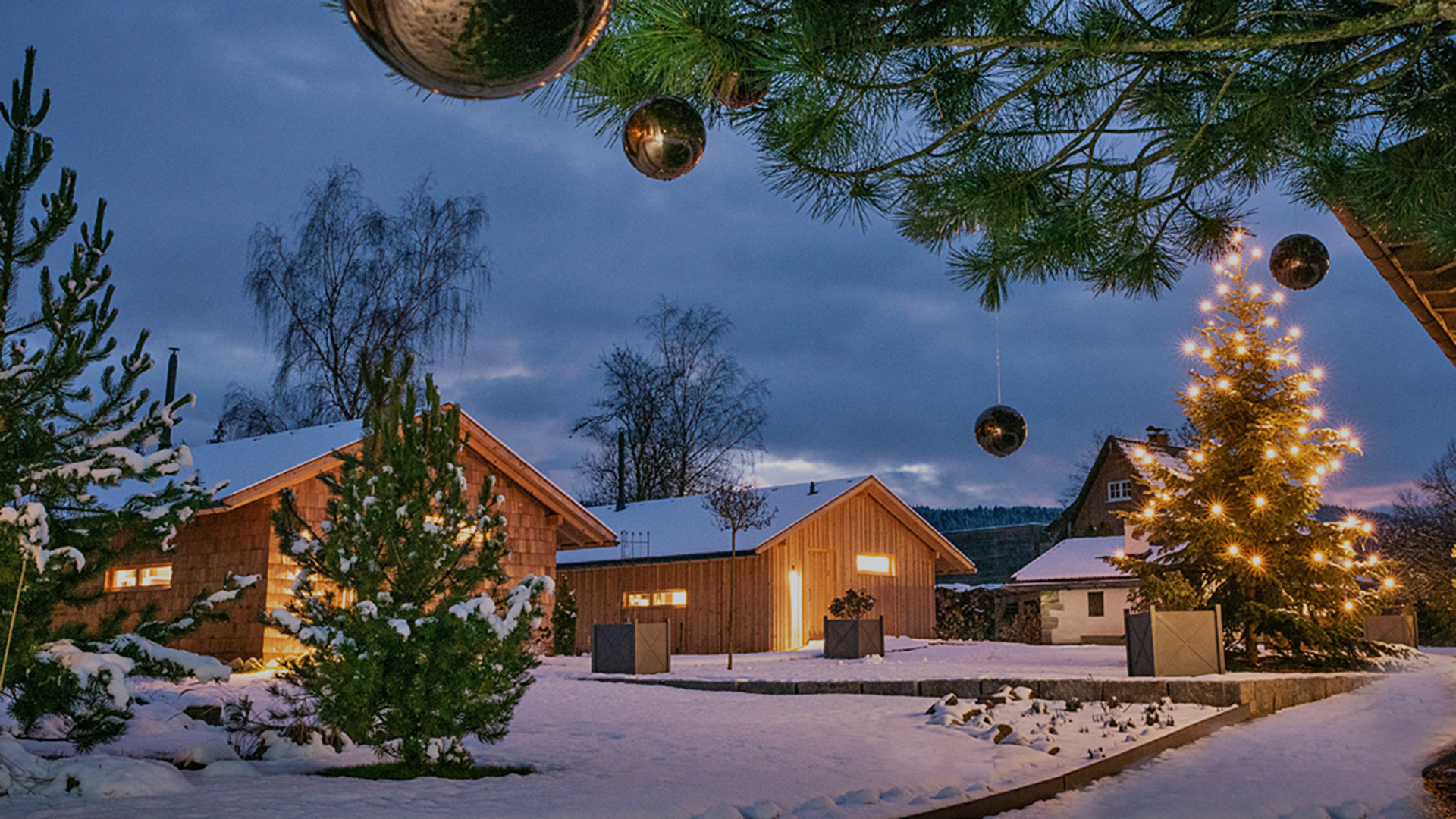 Alpzitt Chalets Winterurlaub Chaletdorf Allgäu Bayern